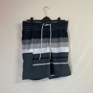 {2/20} NWT Men’s Striped Board Shorts
